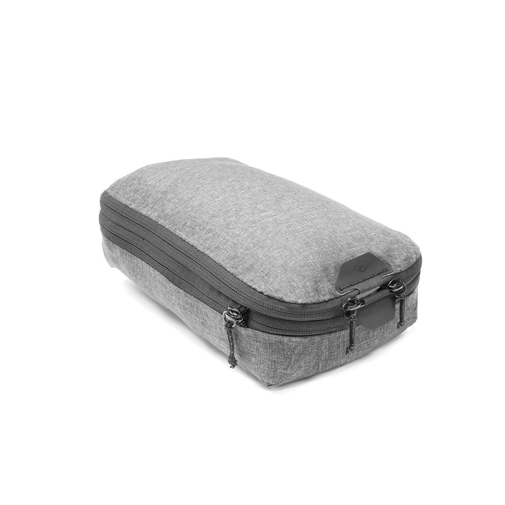 https://www.peakdesign.com/cdn/shop/products/packing-cube-charcoal-small-1_1024x1024.jpg?v=1676571901